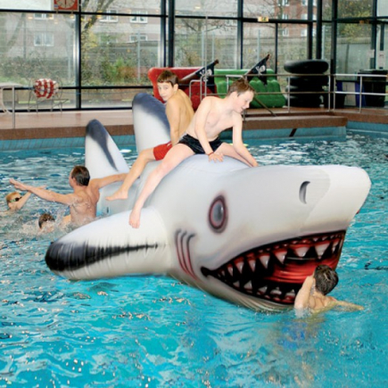 Opblaasbare witte haai, 500x250x100 cm